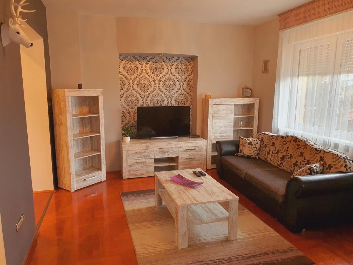 Adel Apartman ميسكولك المظهر الخارجي الصورة