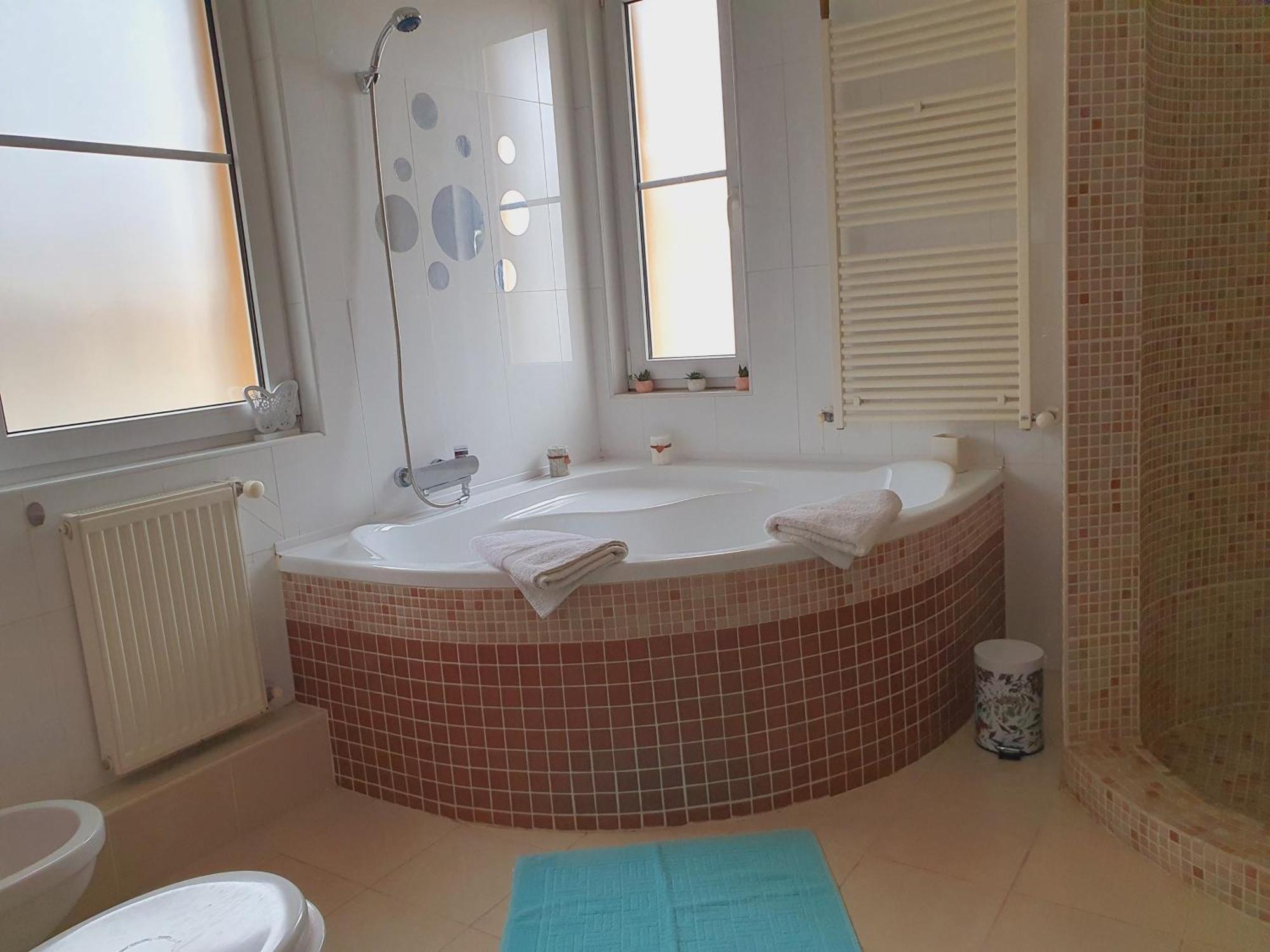 Adel Apartman ميسكولك المظهر الخارجي الصورة